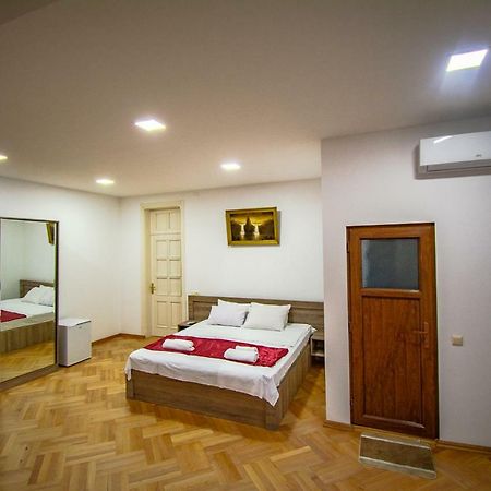 Nana'S Guesthouse Batumi Exterior photo