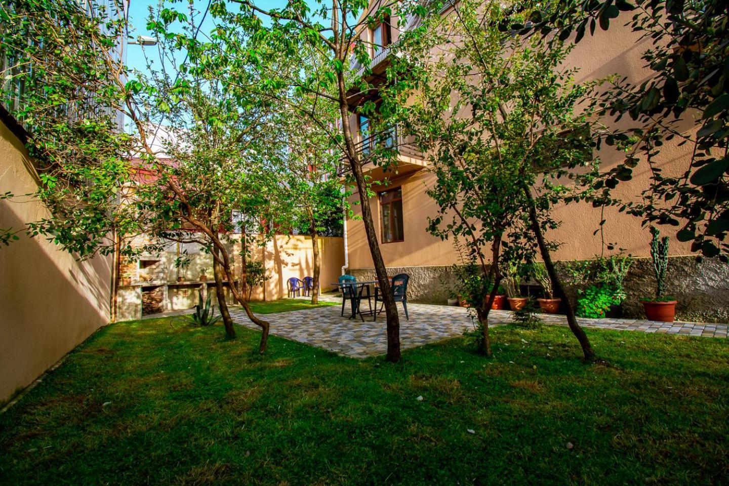 Nana'S Guesthouse Batumi Exterior photo