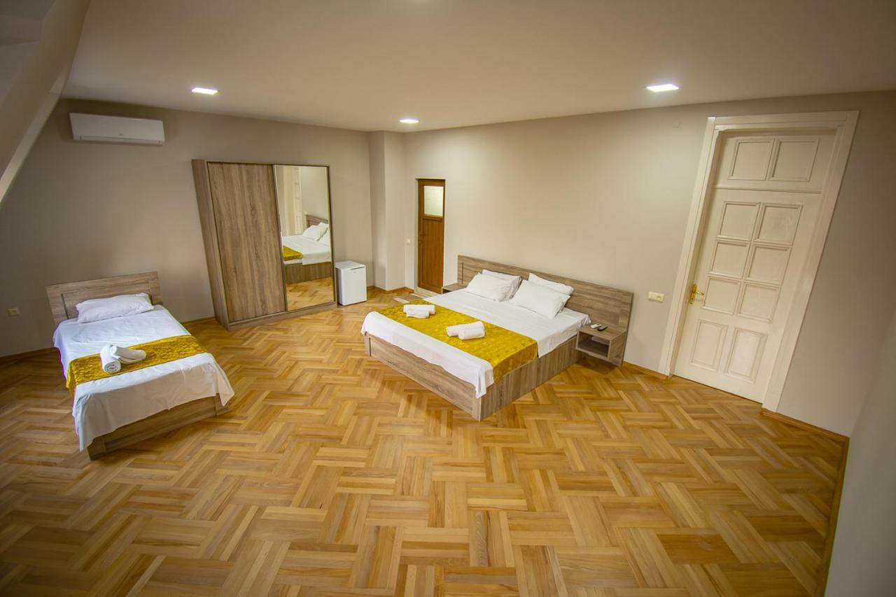 Nana'S Guesthouse Batumi Exterior photo